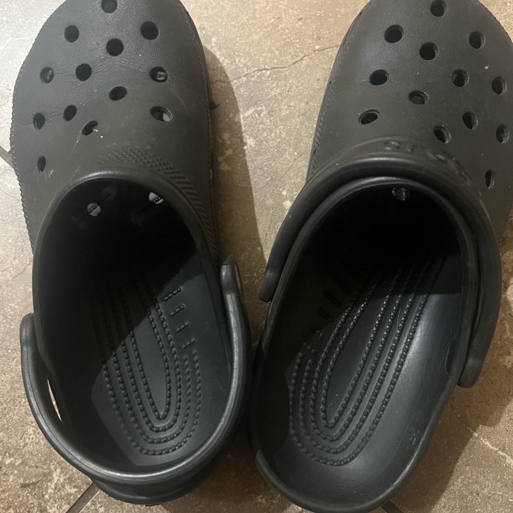 CROCS Classic Clog in Black